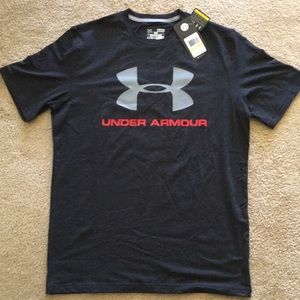 Men’s New Under Armour heat gear tee shirt.